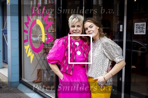 Den Haag 1 maart 2024
Pinses Laurentien en haar dochter prinses Eloise gebben samen een winkel geopend waar ze vintage kleding verkopen . De volledige opbrengst gaat naar div goede doelen .  De winkel heet  My Lima Lima en zit in het centrum van Den Haag.