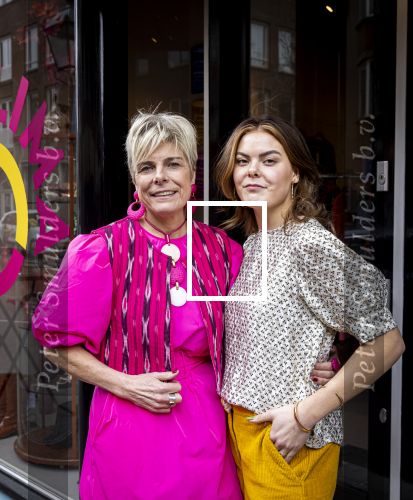 Den Haag 1 maart 2024
Pinses Laurentien en haar dochter prinses Eloise gebben samen een winkel geopend waar ze vintage kleding verkopen . De volledige opbrengst gaat naar div goede doelen .  De winkel heet  My Lima Lima en zit in het centrum van Den Haag.