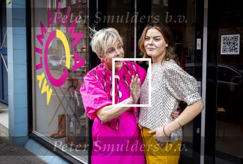 Den Haag 1 maart 2024
Pinses Laurentien en haar dochter prinses Eloise gebben samen een winkel geopend waar ze vintage kleding verkopen . De volledige opbrengst gaat naar div goede doelen .  De winkel heet  My Lima Lima en zit in het centrum van Den Haag.