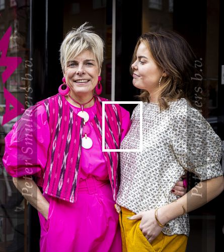 Den Haag 1 maart 2024
Pinses Laurentien en haar dochter prinses Eloise gebben samen een winkel geopend waar ze vintage kleding verkopen . De volledige opbrengst gaat naar div goede doelen .  De winkel heet  My Lima Lima en zit in het centrum van Den Haag.