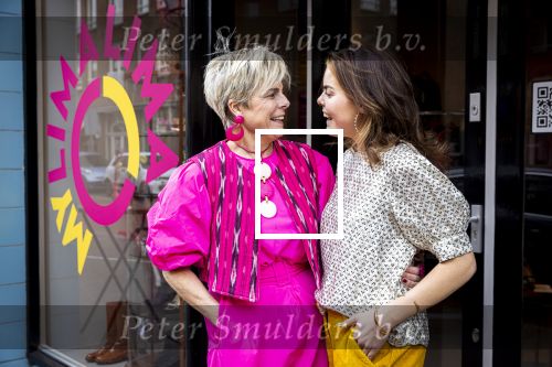 Den Haag 1 maart 2024
Pinses Laurentien en haar dochter prinses Eloise gebben samen een winkel geopend waar ze vintage kleding verkopen . De volledige opbrengst gaat naar div goede doelen .  De winkel heet  My Lima Lima en zit in het centrum van Den Haag.
