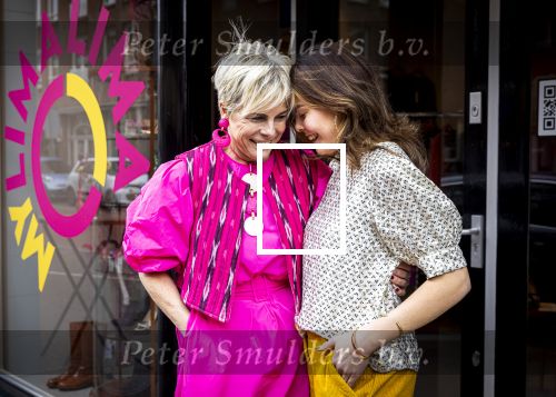 Den Haag 1 maart 2024
Pinses Laurentien en haar dochter prinses Eloise gebben samen een winkel geopend waar ze vintage kleding verkopen . De volledige opbrengst gaat naar div goede doelen .  De winkel heet  My Lima Lima en zit in het centrum van Den Haag.