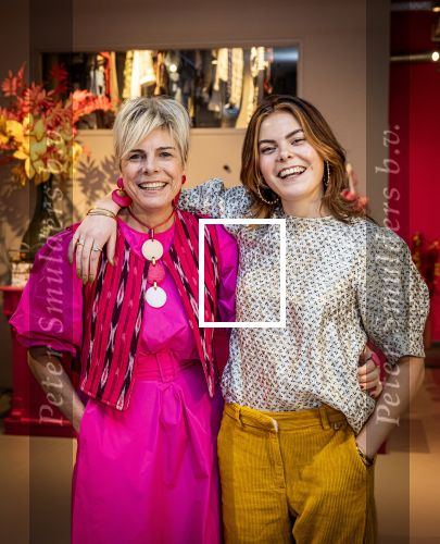Den Haag 1 maart 2024
Pinses Laurentien en haar dochter prinses Eloise gebben samen een winkel geopend waar ze vintage kleding verkopen . De volledige opbrengst gaat naar div goede doelen .  De winkel heet  My Lima Lima en zit in het centrum van Den Haag.