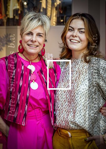 Den Haag 1 maart 2024
Pinses Laurentien en haar dochter prinses Eloise gebben samen een winkel geopend waar ze vintage kleding verkopen . De volledige opbrengst gaat naar div goede doelen .  De winkel heet  My Lima Lima en zit in het centrum van Den Haag.