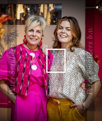 Den Haag 1 maart 2024
Pinses Laurentien en haar dochter prinses Eloise gebben samen een winkel geopend waar ze vintage kleding verkopen . De volledige opbrengst gaat naar div goede doelen .  De winkel heet  My Lima Lima en zit in het centrum van Den Haag.