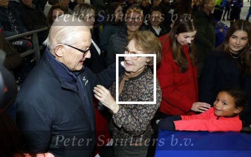 Heerenveen 24 maaart 2024
De hollandse 100 wordt dit jaar gereden in Thyalf . Aanwezig oa Prins Bernhard Prinses Annette Samuel v Vollenhoven Benjamin v Vollenhoven Prinses Margriet Mr Pieter v Vollenhoven Prins Maurits Lucas v Vollenhoven en  Prins Pieter Christiaan . Verder aanwezig Simon Keizer Bas Muijs (en vrouw) Marianne Timmer Benjamin Aslan Joy Beune Eduard Schaepman met zijn zoon en Rob Kamphues met vriendin.