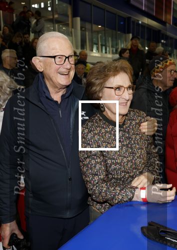 Heerenveen 24 maaart 2024
De hollandse 100 wordt dit jaar gereden in Thyalf . Aanwezig oa Prins Bernhard Prinses Annette Samuel v Vollenhoven Benjamin v Vollenhoven Prinses Margriet Mr Pieter v Vollenhoven Prins Maurits Lucas v Vollenhoven en  Prins Pieter Christiaan . Verder aanwezig Simon Keizer Bas Muijs (en vrouw) Marianne Timmer Benjamin Aslan Joy Beune Eduard Schaepman met zijn zoon en Rob Kamphues met vriendin.