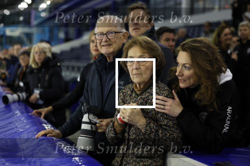 Heerenveen 24 maaart 2024
De hollandse 100 wordt dit jaar gereden in Thyalf . Aanwezig oa Prins Bernhard Prinses Annette Samuel v Vollenhoven Benjamin v Vollenhoven Prinses Margriet Mr Pieter v Vollenhoven Prins Maurits Lucas v Vollenhoven en  Prins Pieter Christiaan . Verder aanwezig Simon Keizer Bas Muijs (en vrouw) Marianne Timmer Benjamin Aslan Joy Beune Eduard Schaepman met zijn zoon en Rob Kamphues met vriendin.