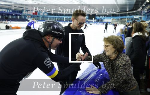 Heerenveen 24 maaart 2024
De hollandse 100 wordt dit jaar gereden in Thyalf . Aanwezig oa Prins Bernhard Prinses Annette Samuel v Vollenhoven Benjamin v Vollenhoven Prinses Margriet Mr Pieter v Vollenhoven Prins Maurits Lucas v Vollenhoven en  Prins Pieter Christiaan . Verder aanwezig Simon Keizer Bas Muijs (en vrouw) Marianne Timmer Benjamin Aslan Joy Beune Eduard Schaepman met zijn zoon en Rob Kamphues met vriendin.