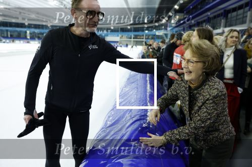 Heerenveen 24 maaart 2024
De hollandse 100 wordt dit jaar gereden in Thyalf . Aanwezig oa Prins Bernhard Prinses Annette Samuel v Vollenhoven Benjamin v Vollenhoven Prinses Margriet Mr Pieter v Vollenhoven Prins Maurits Lucas v Vollenhoven en  Prins Pieter Christiaan . Verder aanwezig Simon Keizer Bas Muijs (en vrouw) Marianne Timmer Benjamin Aslan Joy Beune Eduard Schaepman met zijn zoon en Rob Kamphues met vriendin.