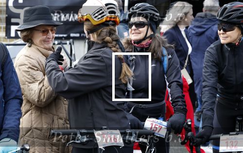 Heerenveen 24 maaart 2024
De hollandse 100 wordt dit jaar gereden in Thyalf . Aanwezig oa Prins Bernhard Prinses Annette Samuel v Vollenhoven Benjamin v Vollenhoven Prinses Margriet Mr Pieter v Vollenhoven Prins Maurits Lucas v Vollenhoven en  Prins Pieter Christiaan . Verder aanwezig Simon Keizer Bas Muijs (en vrouw) Marianne Timmer Benjamin Aslan Joy Beune Eduard Schaepman met zijn zoon en Rob Kamphues met vriendin.