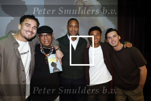 Amsterdam 27 maart 2024
Boekpresentatie Nino Wilkes in boom boom Chicago. Quincy Kluivert Opa Kluivert patrick Kluivert Shane Kluivert en Nino Wilkes