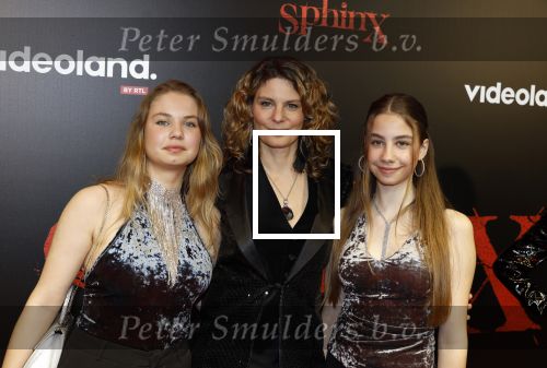 Amsterdam 18 maart 2024
Premiere Spinx in Pathe Tuschinski met in de cast oa Andrea Vass Benja Bruijning Chardonnay Rillen Delilah Warcup v Eyck Eva v Heijningen Marvcel Hensema Rami Kooti Arab Rifka Lodeizen Sallie Harmsen en Sil v d Zwan. Rifka Lodeizen kwam met haar dochters