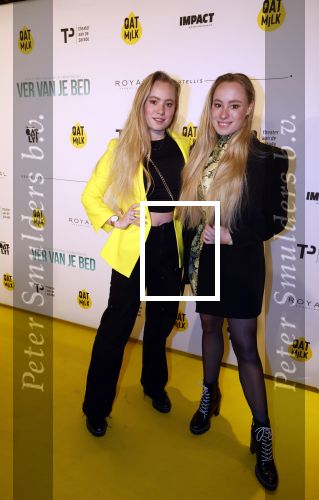 Den Bosch 23 maart 2024
Premiere ver van je bed in theater de Parade.
Rosanne Waalewijn en Mylene Waalewijn