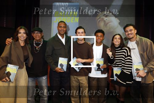 Amsterdam 27 maart 2024
Boekpresentatie Nino Wilkes in boom boom Chicago. Rossana Kluivert Opa Kluivert Paytrick Kluivert Nino Wilkes Shane Kluivert Demi Wilkes en Quincy Kluivert