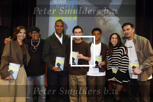Amsterdam 27 maart 2024
Boekpresentatie Nino Wilkes in boom boom Chicago. Rossana Kluivert Opa Kluivert Paytrick Kluivert Nino Wilkes Shane Kluivert Demi Wilkes en Quincy Kluivert