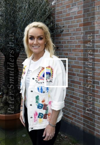 Amsterdam 19 maart 2024
Boekpresentatie Angelique Woudenberg in restaurant Breda. Samantha Steenwijk met partner