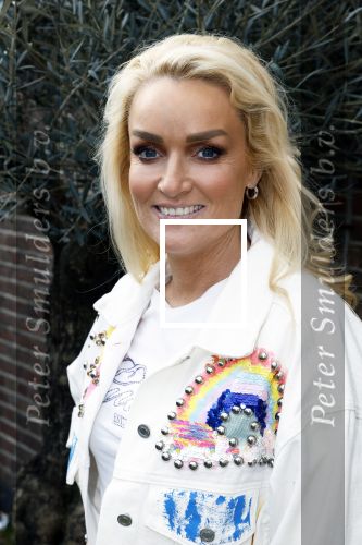 Amsterdam 19 maart 2024
Boekpresentatie Angelique Woudenberg in restaurant Breda. Samantha Steenwijk met partner