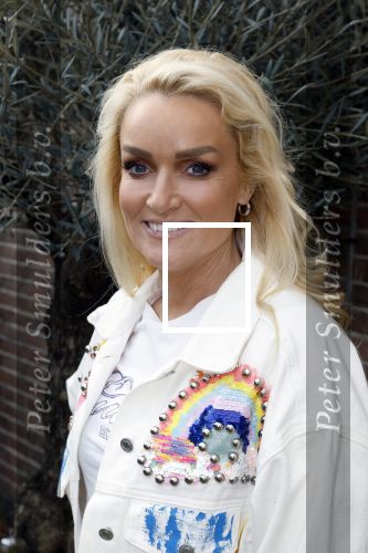 Amsterdam 19 maart 2024
Boekpresentatie Angelique Woudenberg in restaurant Breda. Samantha Steenwijk met partner