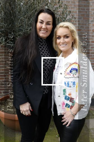 Amsterdam 19 maart 2024
Boekpresentatie Angelique Woudenberg in restaurant Breda. Samantha Steenwijk met partner