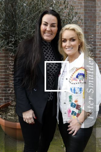 Amsterdam 19 maart 2024
Boekpresentatie Angelique Woudenberg in restaurant Breda. Samantha Steenwijk met partner