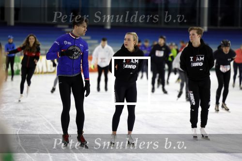 Heerenveen 24 maaart 2024
De hollandse 100 wordt dit jaar gereden in Thyalf . Aanwezig oa Prins Bernhard Prinses Annette Samuel v Vollenhoven Benjamin v Vollenhoven Prinses Margriet Mr Pieter v Vollenhoven Prins Maurits Lucas v Vollenhoven en  Prins Pieter Christiaan . Verder aanwezig Simon Keizer Bas Muijs (en vrouw) Marianne Timmer Benjamin Aslan Joy Beune Eduard Schaepman met zijn zoon en Rob Kamphues met vriendin.