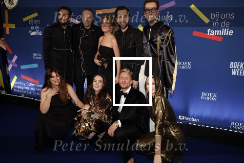 Amsterdam 15 maart 2024
Boekenbal in de stadschouwburg. De familie Chabot heeft het boekenweekgeschenk geschreven . Splinter Chabot Sebastiaan Chabot Maurits Chabot en Storm Chabot Joshua Nolet en zijn vrouw Caroline Beerkens