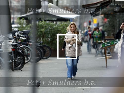 Amsterdam 20 maart 2024
tatjana Simic met haar hondje op straat in Amsterdam zuid.