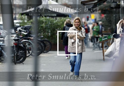 Amsterdam 20 maart 2024
tatjana Simic met haar hondje op straat in Amsterdam zuid.