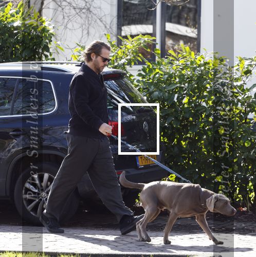 Zuiderwoude 4 maart 2024
Thijs Romer laat zijn hond uit.