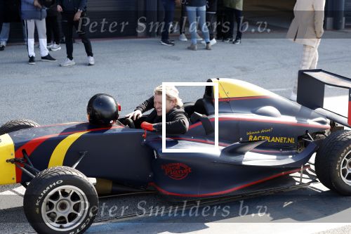 Zandvoort 8 maart 2024
Opnames beat the Pro met oa Glenn Helder Thomas Berge Andre Dongelmans Billy Dans Lavezzi Rutjes Nathan Rutjes en Dj Lafuente ( Job Smeltzer) . Bjorn Remmerswaal is de presentator . De opnames vinden plaats op het circuit Zandvoort.