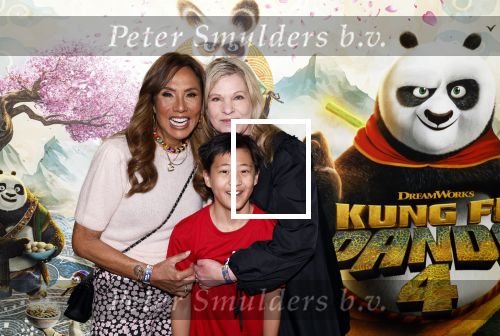 Amsterdam 10 maart 2024
Premiere Kung Fu Panda in de pathe Arena. Tina Nijkamp met zoontje en Patty Brard