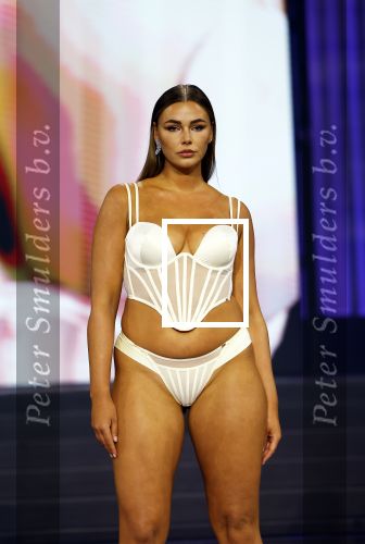 Amsterdam 5 maart 2024
Modeshow Hunkemoller in de westergasfabriek . Oa Loiza lamers loopt mee. Vivian Hoorn