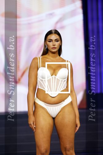 Amsterdam 5 maart 2024
Modeshow Hunkemoller in de westergasfabriek . Oa Loiza lamers loopt mee. Vivian Hoorn