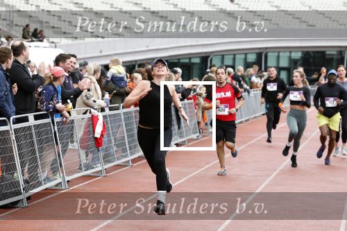 Amsterdam 16 maart 2024
Radio 538 run tbv het Prinses Maxima Centrum in het Olympisch stadion. 
Zangeres Maan Zangeres