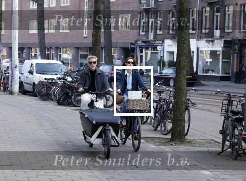 Amsterdam 8 maart 2026
Art Rooijkkers met zijn vrouw Karlijn Gudden met de bakfiets in Amsterdam zuid.