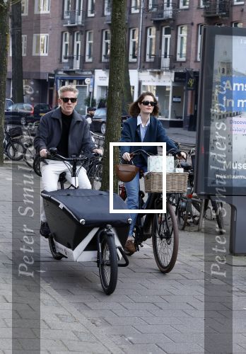 Amsterdam 8 maart 2026
Art Rooijkkers met zijn vrouw Karlijn Gudden met de bakfiets in Amsterdam zuid.