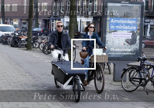 Amsterdam 8 maart 2026
Art Rooijkkers met zijn vrouw Karlijn Gudden met de bakfiets in Amsterdam zuid.