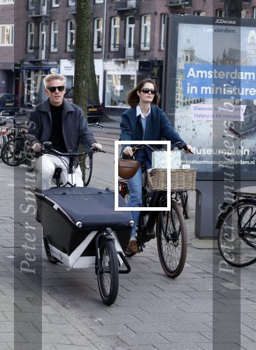 Amsterdam 8 maart 2026
Art Rooijkkers met zijn vrouw Karlijn Gudden met de bakfiets in Amsterdam zuid.
