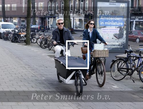 Amsterdam 8 maart 2026
Art Rooijkkers met zijn vrouw Karlijn Gudden met de bakfiets in Amsterdam zuid.