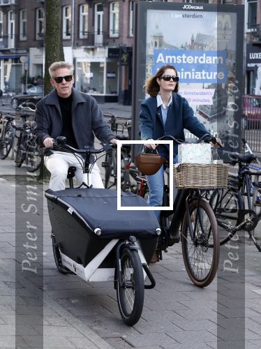 Amsterdam 8 maart 2026
Art Rooijkkers met zijn vrouw Karlijn Gudden met de bakfiets in Amsterdam zuid.