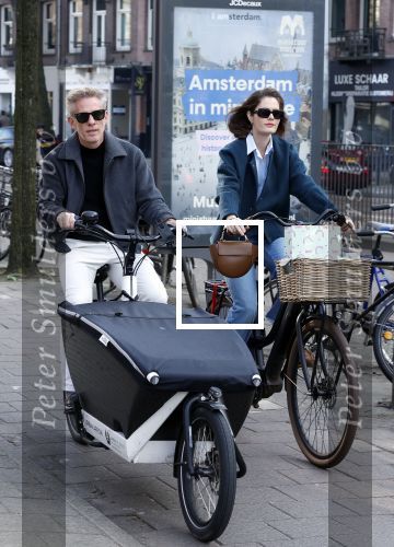 Amsterdam 8 maart 2026
Art Rooijkkers met zijn vrouw Karlijn Gudden met de bakfiets in Amsterdam zuid.