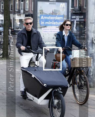 Amsterdam 8 maart 2026
Art Rooijkkers met zijn vrouw Karlijn Gudden met de bakfiets in Amsterdam zuid.