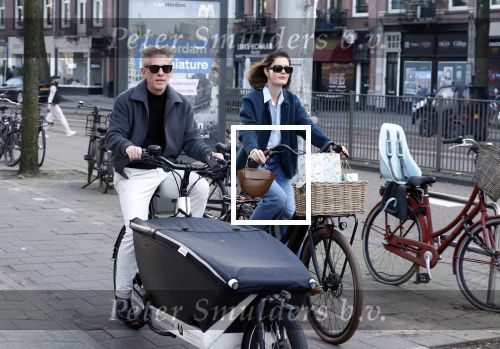 Amsterdam 8 maart 2026
Art Rooijkkers met zijn vrouw Karlijn Gudden met de bakfiets in Amsterdam zuid.