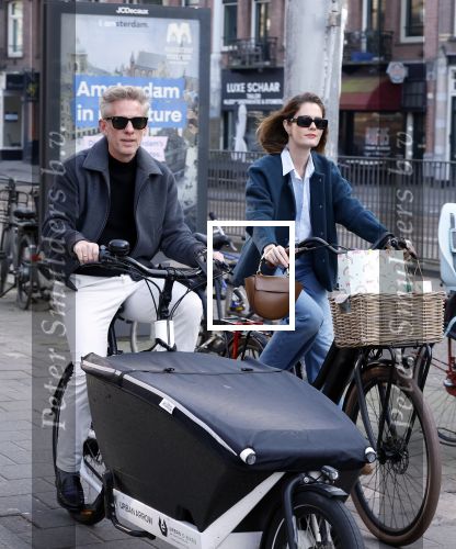 Amsterdam 8 maart 2026
Art Rooijkkers met zijn vrouw Karlijn Gudden met de bakfiets in Amsterdam zuid.