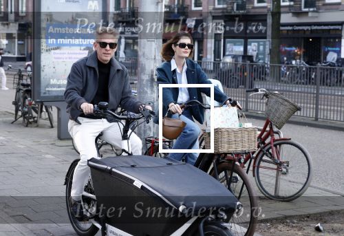 Amsterdam 8 maart 2026
Art Rooijkkers met zijn vrouw Karlijn Gudden met de bakfiets in Amsterdam zuid.