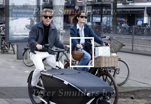 Amsterdam 8 maart 2026
Art Rooijkkers met zijn vrouw Karlijn Gudden met de bakfiets in Amsterdam zuid.