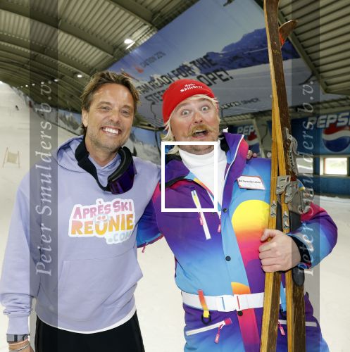 Zoetermeer 6 maart 2026
Bas Smit tijdens de opnames voor een promovideo in SnowWorld. De BN\'er kondigde samen met Wolter Kroes Toni Tiefschnee en Wilfred Genee een nieuw evenement aan in de Brabanthallen met de naam Apres ski reunie .