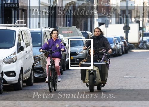 Amsterdam 2 maart 2026
Birgit Schuurman (47) is gelukkig met haar vriend, personal trainer Sander van Haarlem. Samen kregen zij op 31 december 2021 een zoon genaamd Jimi. Hier ijden ze op de fiets en de bakfiets bij het vondelpark