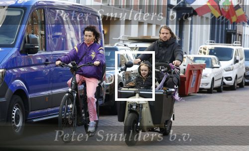 Amsterdam 2 maart 2026
Birgit Schuurman (47) is gelukkig met haar vriend, personal trainer Sander van Haarlem. Samen kregen zij op 31 december 2021 een zoon genaamd Jimi. Hier ijden ze op de fiets en de bakfiets bij het vondelpark